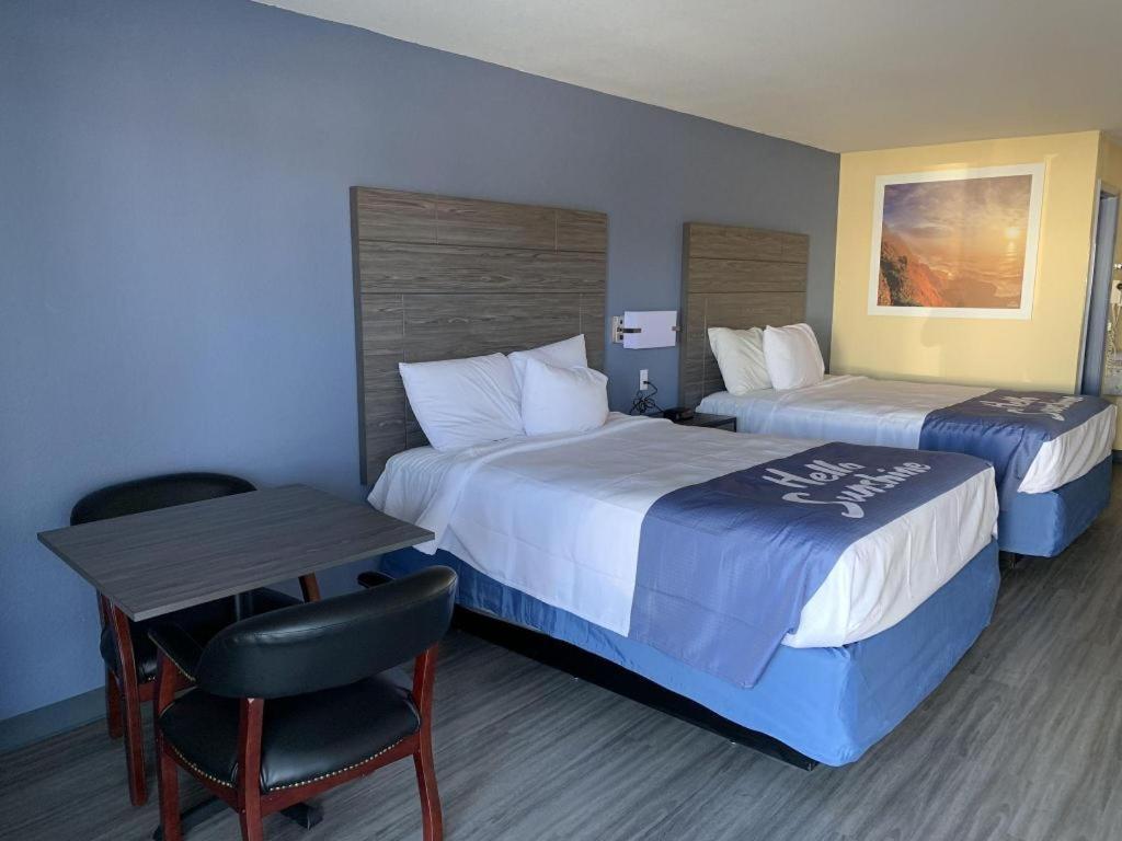 Days Inn By Wyndham Okmulgee Exterior photo