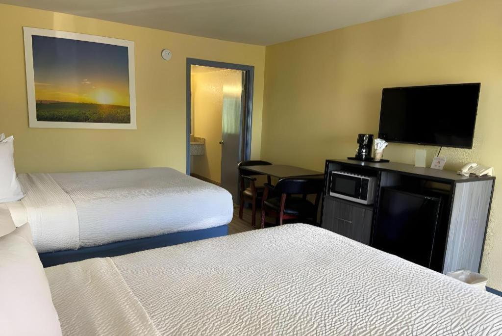 Days Inn By Wyndham Okmulgee Exterior photo