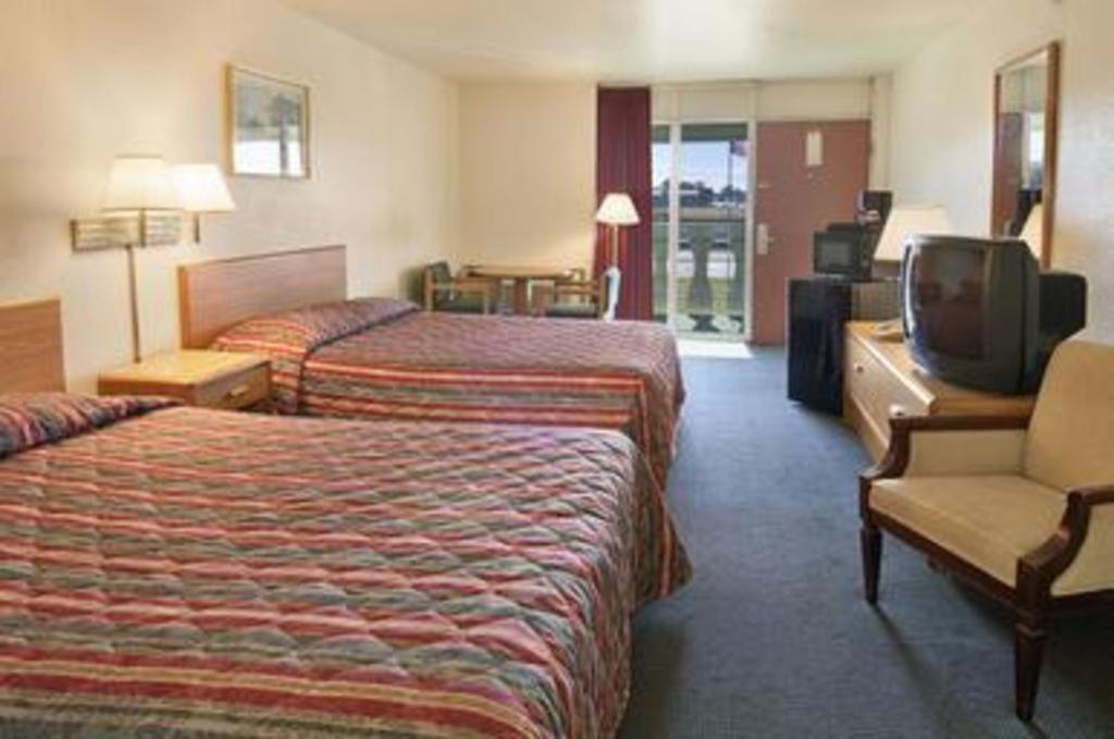 Days Inn By Wyndham Okmulgee Exterior photo
