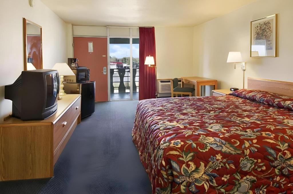 Days Inn By Wyndham Okmulgee Exterior photo