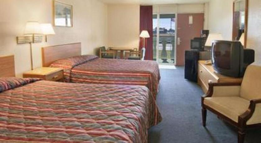 Days Inn By Wyndham Okmulgee Exterior photo