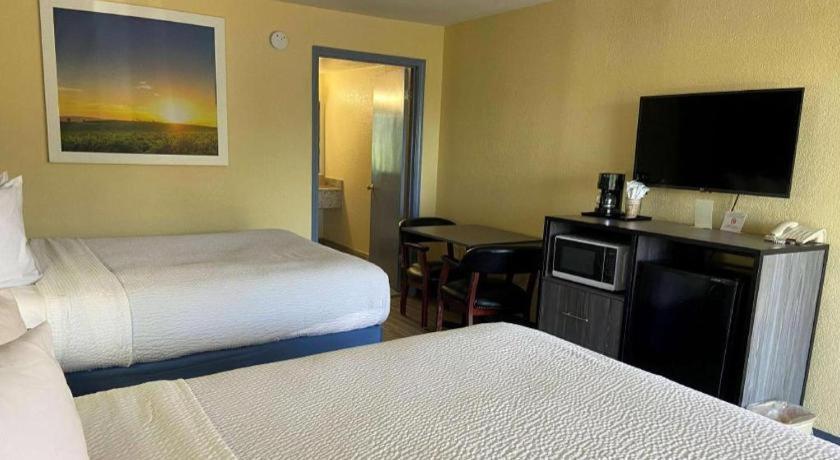 Days Inn By Wyndham Okmulgee Exterior photo