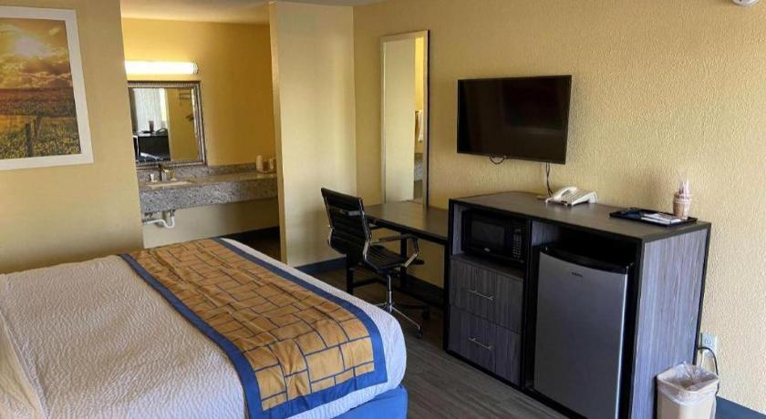 Days Inn By Wyndham Okmulgee Exterior photo