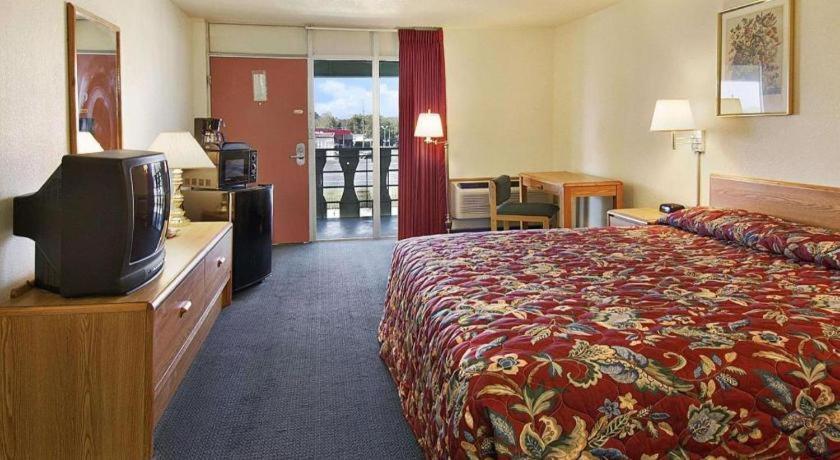 Days Inn By Wyndham Okmulgee Exterior photo